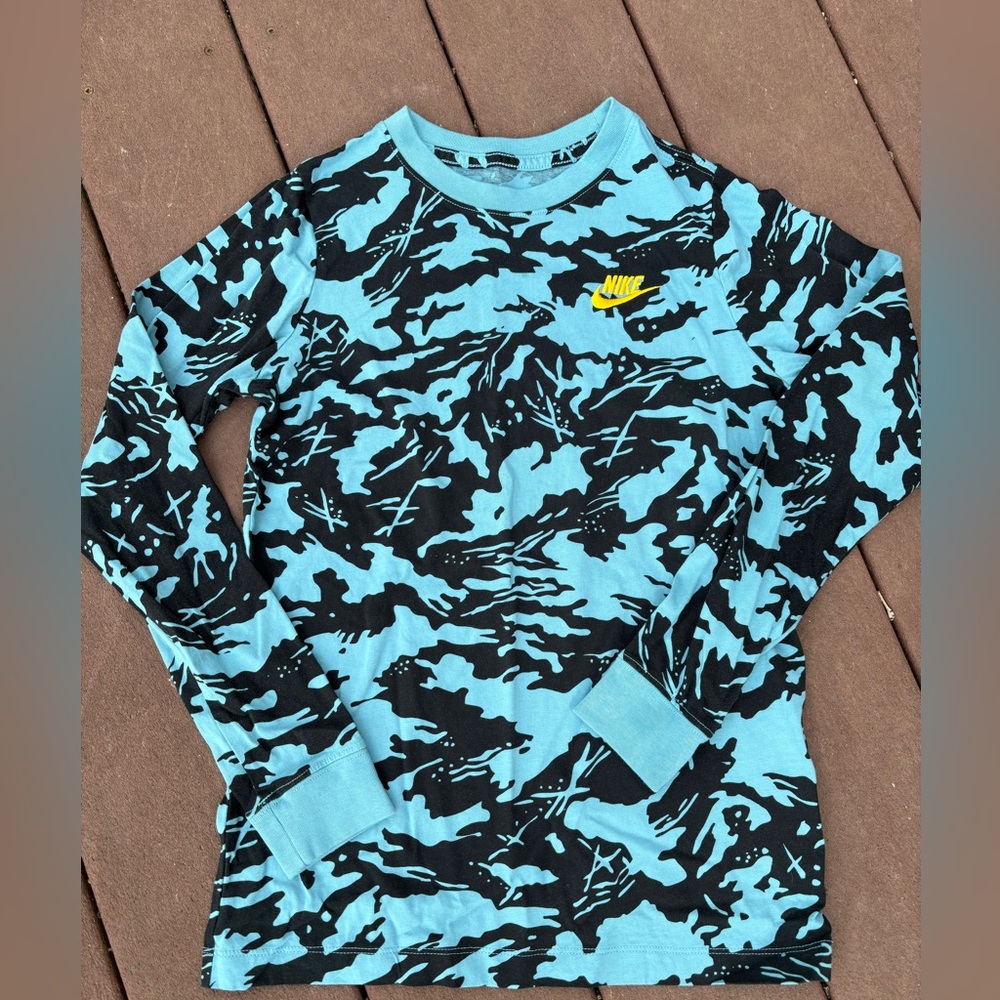 Nike long sleeved EUC size youth large